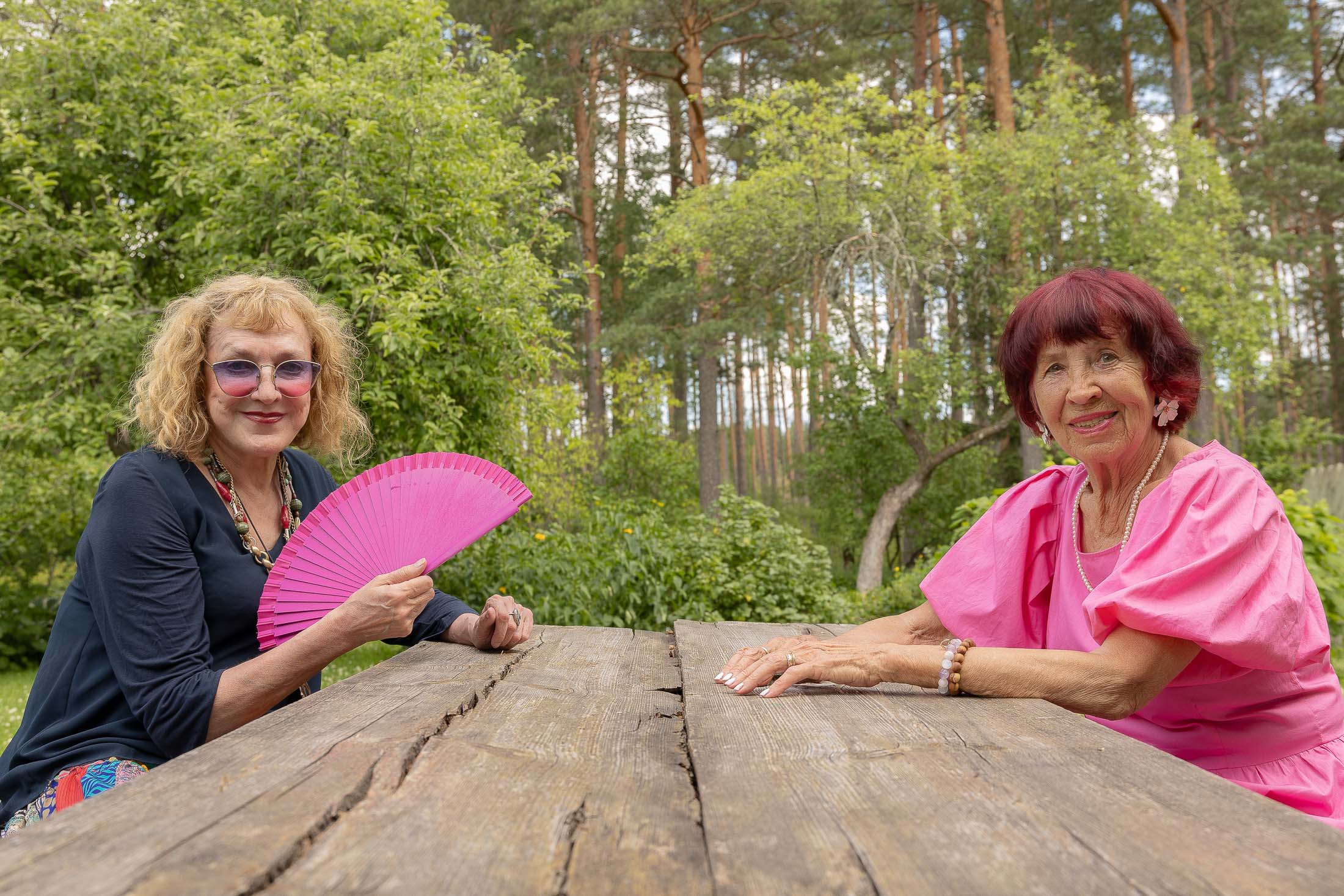 Lavastuses „Rästiku pihtimus” võttis Marje Metsur ennast 200 etenduse jooksul 400 korda alasti. Sõnadega proovib seda teha Maire Aunaste. Foto: AIGAR NAGEL